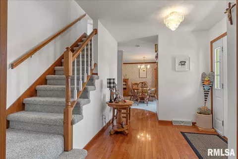 Entry Way - 1405 Hosta St, Springfield, IL 62712 photo 1 of 2