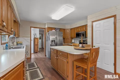 Kitchen - 1405 Hosta St, Springfield, IL 62712 photo 2 of 4