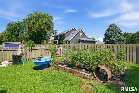 Exterior - 1405 Hosta St, Springfield, IL 62712 photo 8 of 8