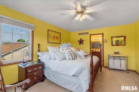 Bedroom - 1405 Hosta St, Springfield, IL 62712 photo 1 of 7