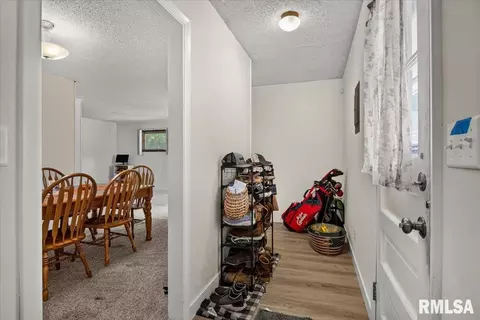Entry Way - 156 N Illinois St, Springfield, IL 62702 photo 4 of 4