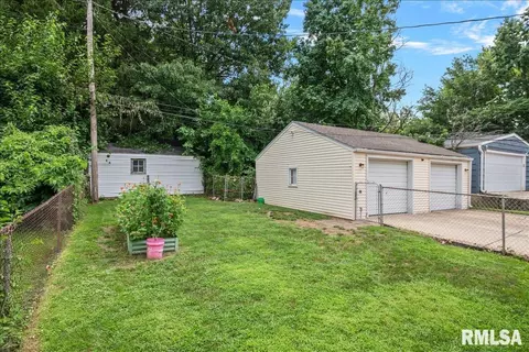 Exterior - 156 N Illinois St, Springfield, IL 62702 photo 3 of 3