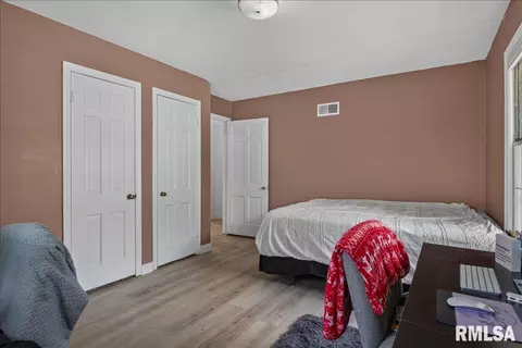 Bedroom - 156 N Illinois St, Springfield, IL 62702 photo 2 of 2