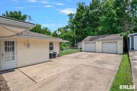 Exterior - 156 N Illinois St, Springfield, IL 62702 photo 2 of 3