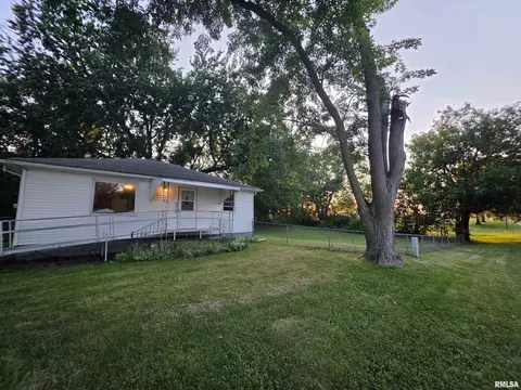 1380 Knox Hwy 9 Hwy, Knoxville, IL 61448