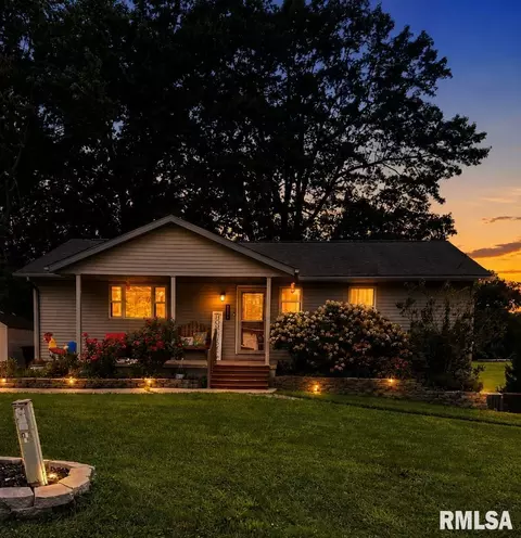 111 S Vollentine Ave, Taylorville, IL 62568