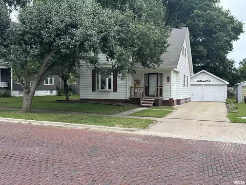 416 S Webster St, Taylorville, IL 62568