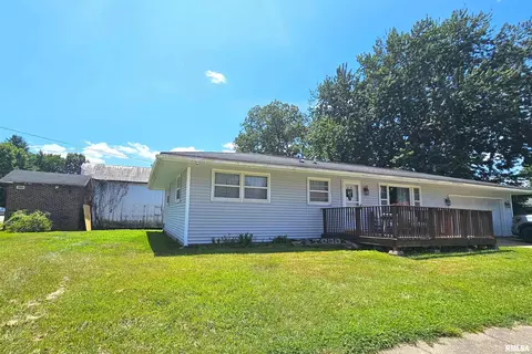 101 W Center St, Oakford, IL 62673