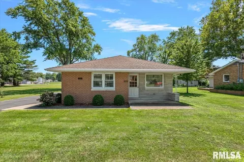 416 W Harpole St, Williamsville, IL 62693