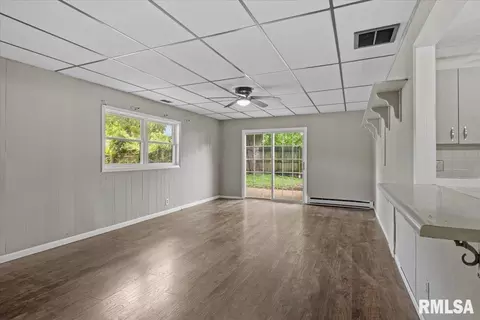 Living - 1712 Fairfield Dr, Springfield, IL 62702 photo 3 of 6