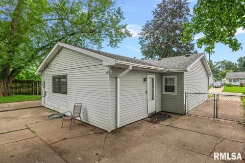 Exterior - 1712 Fairfield Dr, Springfield, IL 62702 photo 1 of 3