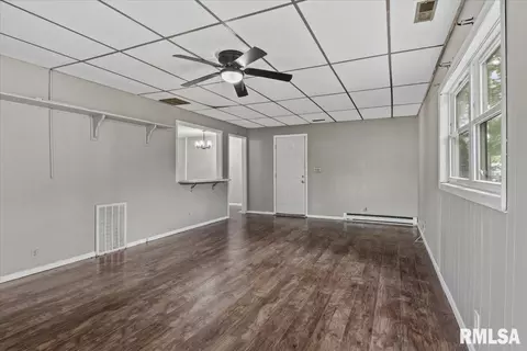 Living - 1712 Fairfield Dr, Springfield, IL 62702 photo 5 of 6