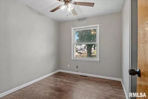 Bedroom - 1712 Fairfield Dr, Springfield, IL 62702 photo 3 of 4