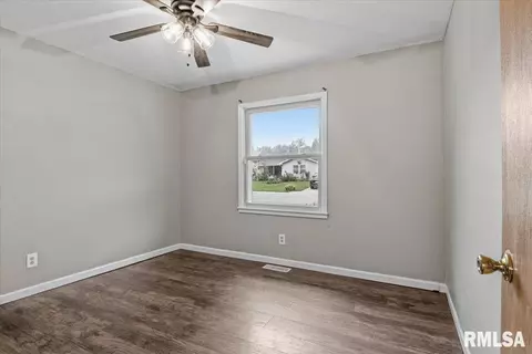 Bedroom - 1712 Fairfield Dr, Springfield, IL 62702 photo 2 of 4