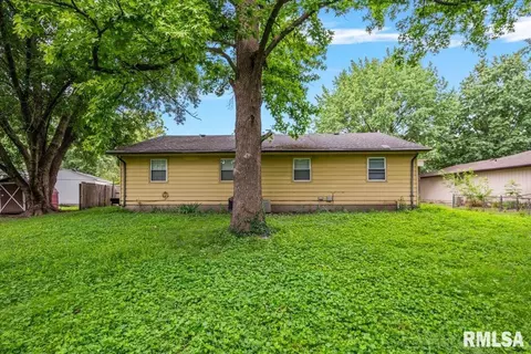 Exterior - 3212-3214 Clarendon Dr, Springfield, IL 62704 photo 7 of 8