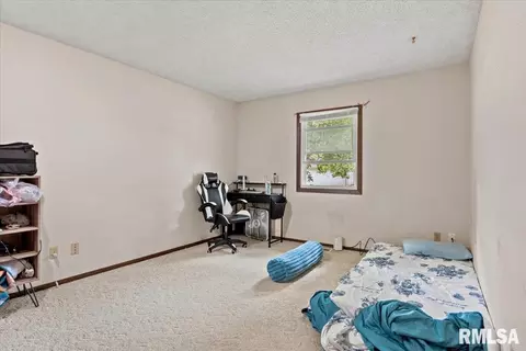 Bedroom - 3212-3214 Clarendon Dr, Springfield, IL 62704 photo 1 of 6