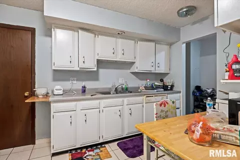 Kitchen - 3212-3214 Clarendon Dr, Springfield, IL 62704 photo 1 of 3