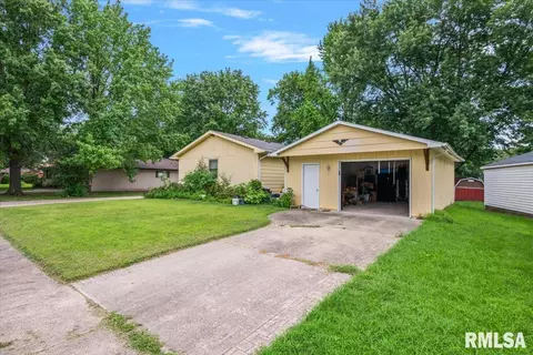 Exterior - 3212-3214 Clarendon Dr, Springfield, IL 62704 photo 4 of 8