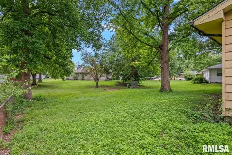 Exterior - 3212-3214 Clarendon Dr, Springfield, IL 62704 photo 5 of 8