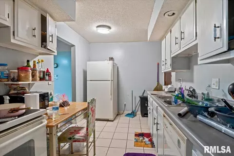 Kitchen - 3212-3214 Clarendon Dr, Springfield, IL 62704 photo 2 of 3