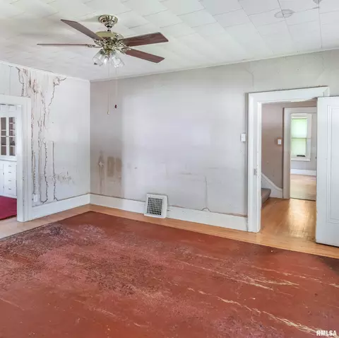 Living - 727 E Jackson St, Macomb, IL 61455 photo 1 of 1