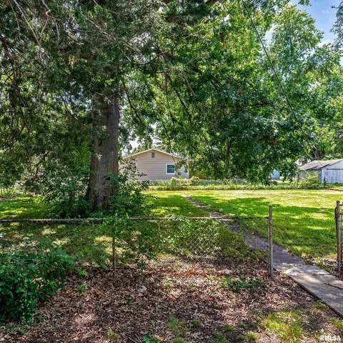 Exterior - 727 E Jackson St, Macomb, IL 61455 photo 2 of 2