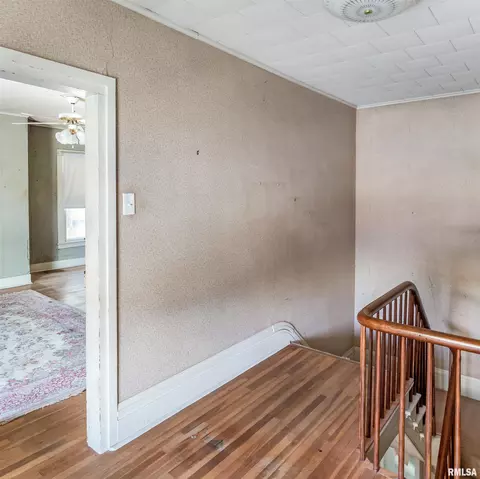 Entry Way - 727 E Jackson St, Macomb, IL 61455 photo 1 of 3