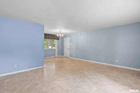Living - 2212 Fairway Dr, Springfield, IL 62704 photo 4 of 9
