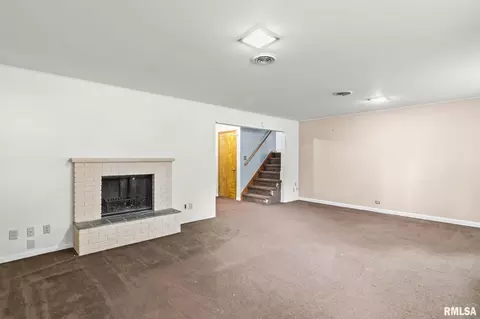 Living - 2212 Fairway Dr, Springfield, IL 62704 photo 8 of 9