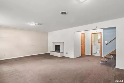 Living - 2212 Fairway Dr, Springfield, IL 62704 photo 6 of 9