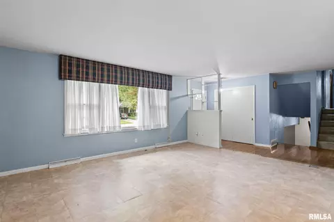 Living - 2212 Fairway Dr, Springfield, IL 62704 photo 1 of 9