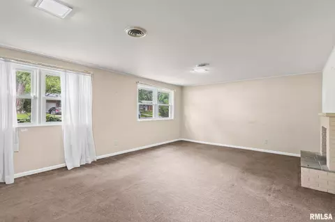 Living - 2212 Fairway Dr, Springfield, IL 62704 photo 7 of 9