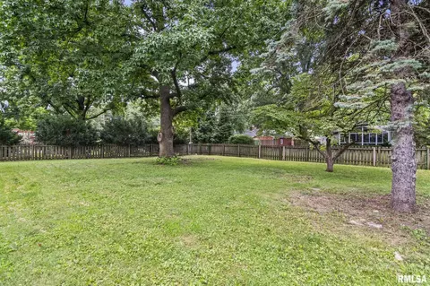 Exterior - 2212 Fairway Dr, Springfield, IL 62704 photo 4 of 6