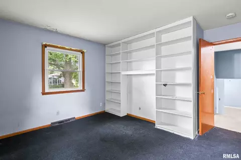 Bedroom - 2212 Fairway Dr, Springfield, IL 62704 photo 1 of 8