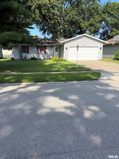 32 Jamestown Cir, Riverton, IL 62561