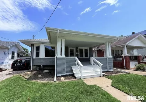 514 S Main St, Taylorville, IL 62568