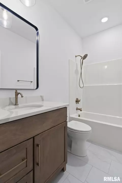 Bath - 4618 Tess Dr, Springfield, IL 62711 photo 4 of 4