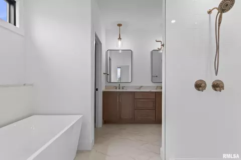 Bath - 4618 Tess Dr, Springfield, IL 62711 photo 2 of 4