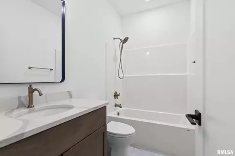 Bath - 4618 Tess Dr, Springfield, IL 62711 photo 3 of 4