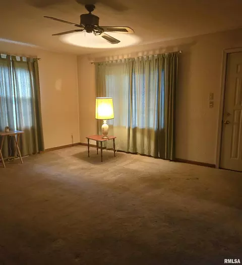 Living - 3431 Angelo St, Springfield, IL 62707 photo 1 of 1
