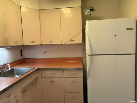 Kitchen - 718 S 7th St, Springfield, IL 62703 photo 2 of 3