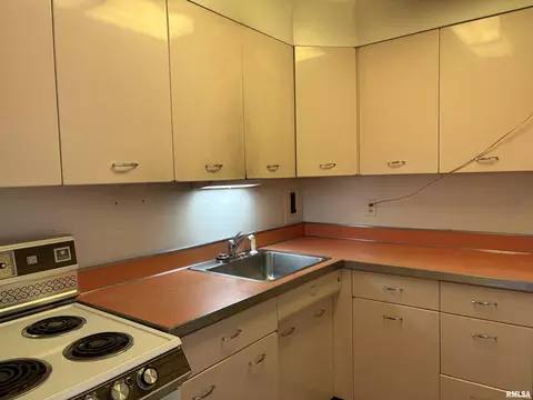 Kitchen - 718 S 7th St, Springfield, IL 62703 photo 3 of 3
