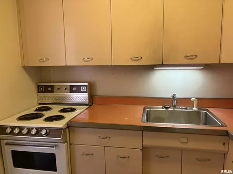 Kitchen - 718 S 7th St, Springfield, IL 62703 photo 1 of 3