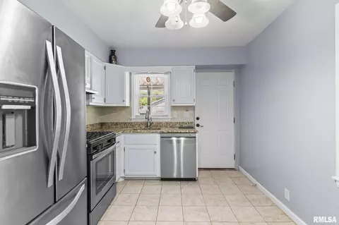 Kitchen - 3235 S 3rd St, Springfield, IL 62703 photo 3 of 3