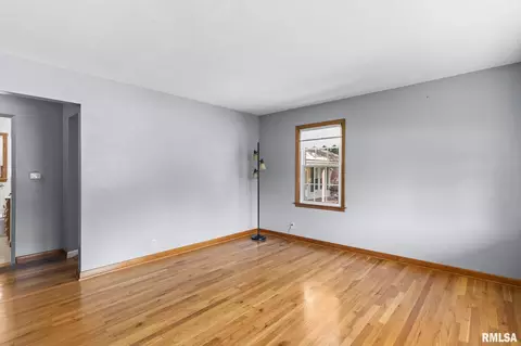 Living - 3235 S 3rd St, Springfield, IL 62703 photo 3 of 4