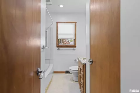 Bath - 3235 S 3rd St, Springfield, IL 62703 photo 2 of 2