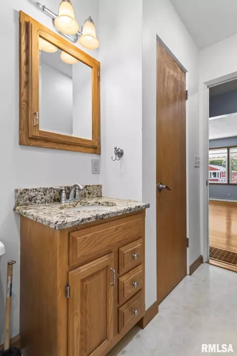 Bath - 3235 S 3rd St, Springfield, IL 62703 photo 1 of 2
