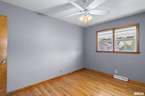 Bedroom - 3235 S 3rd St, Springfield, IL 62703 photo 1 of 9