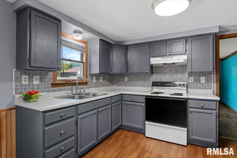 Kitchen - 452 Elder Ave, Palmyra, IL 62674 photo 1 of 3