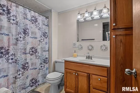 Bath - 452 Elder Ave, Palmyra, IL 62674 photo 1 of 1